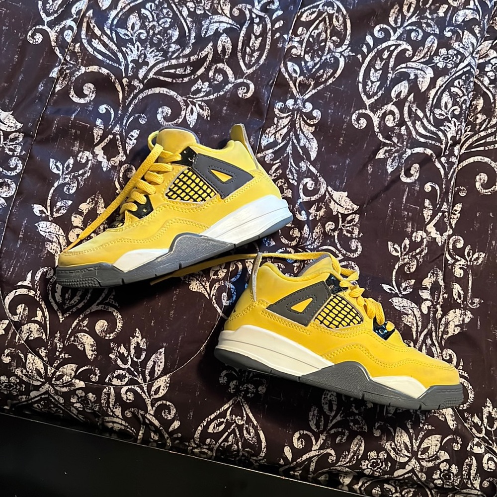 Kids 11T 11C thunder jordan 4s